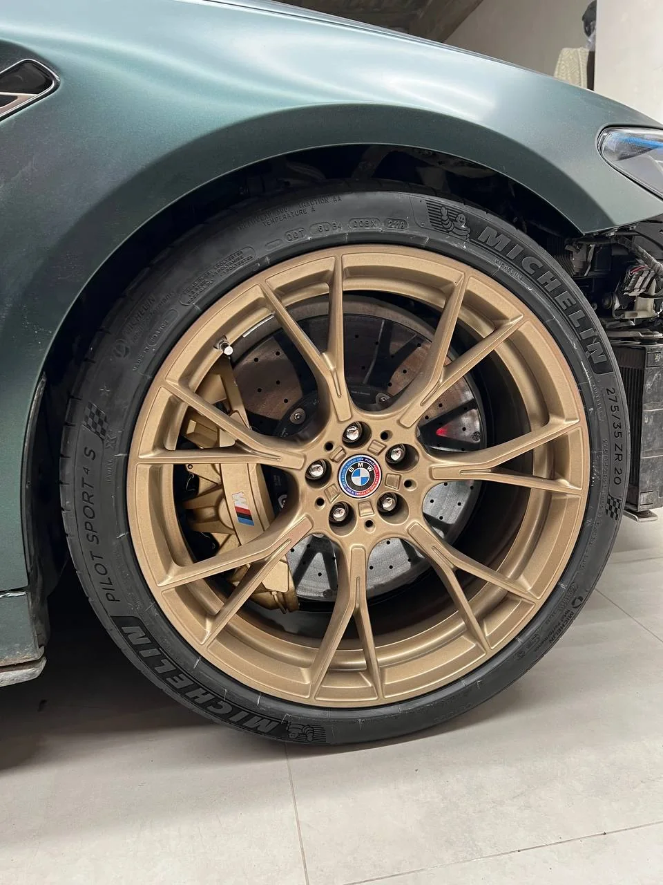 Диск BMW после порошковой покраски в бронзовый цвет